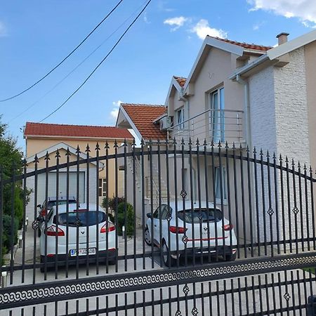 Apartman Tolosi 2 Podgorica Bagian luar foto