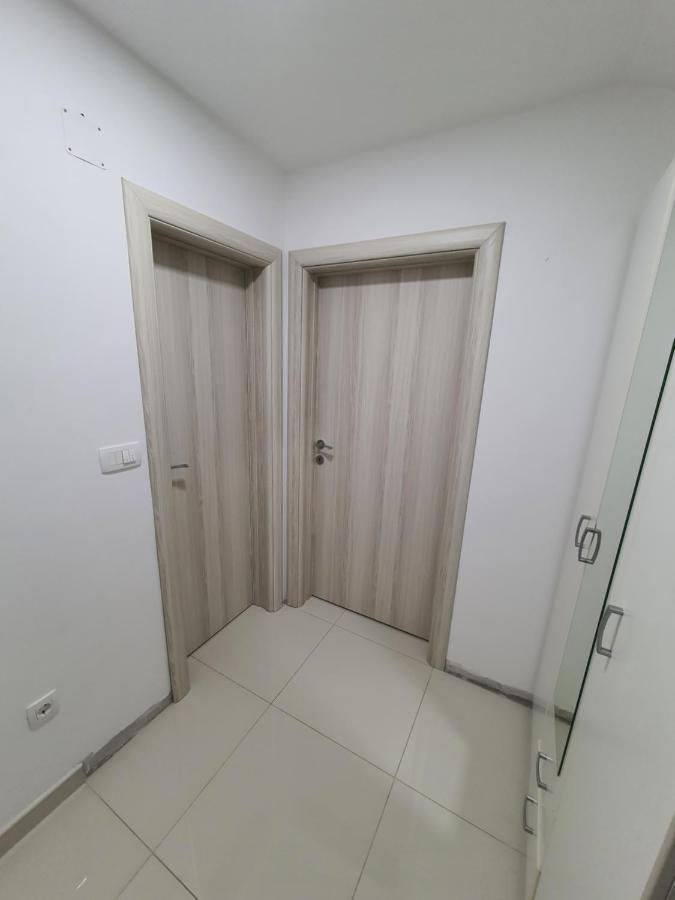 Apartman Tolosi 2 Podgorica Bagian luar foto