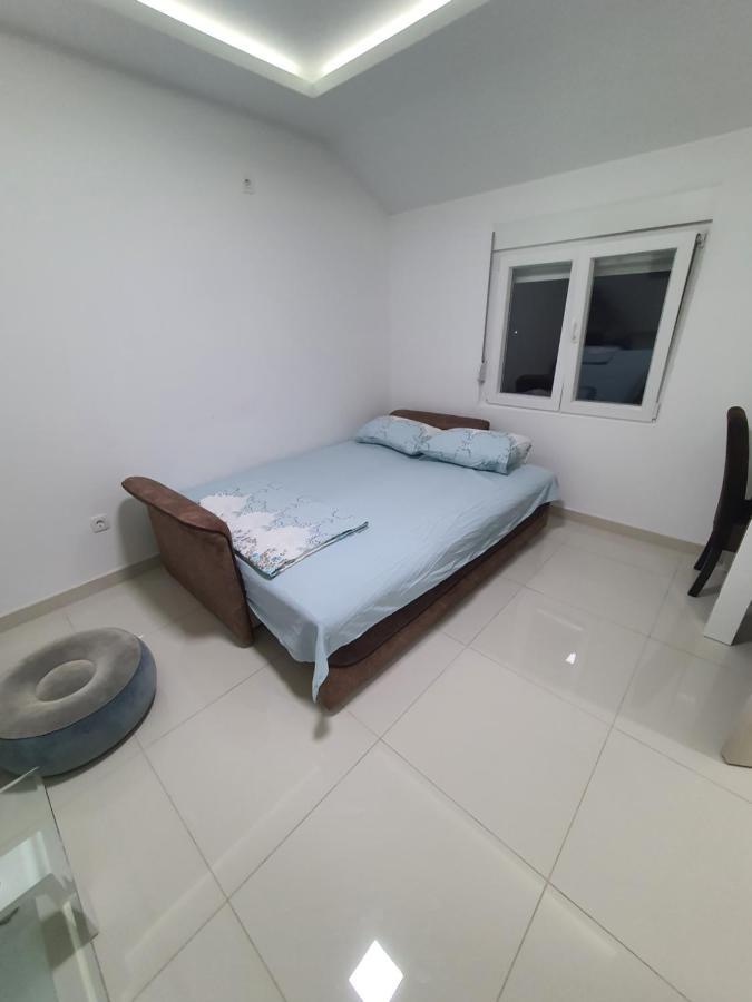 Apartman Tolosi 2 Podgorica Bagian luar foto